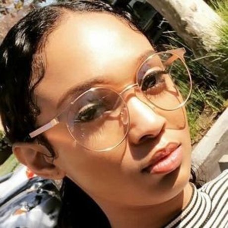 Edwina Carla Isaacs actriz desnuda fotos