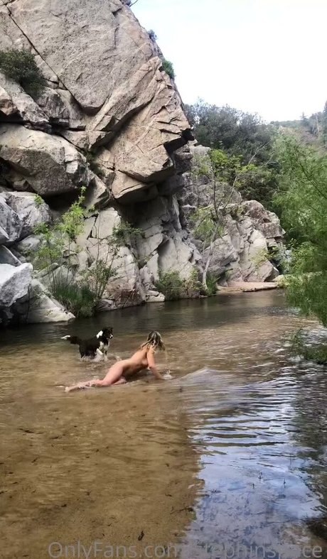 Steph in Space_ estrella erótica fotos