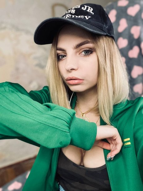 busya18plus art modèle images