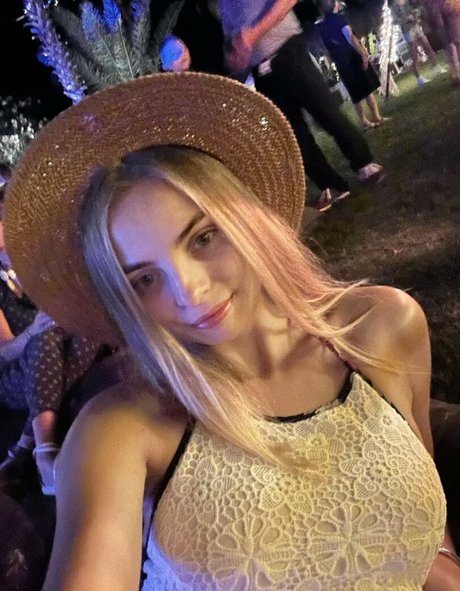 busya18plus estrella porno adulto imagen