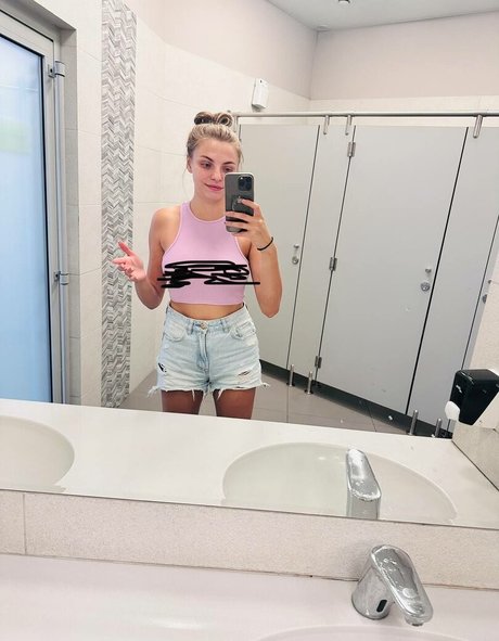 busya18plus actriz caliente imágenes