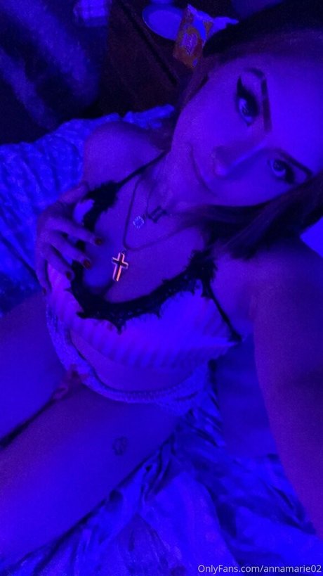 crystallhub actrice de nus des photos