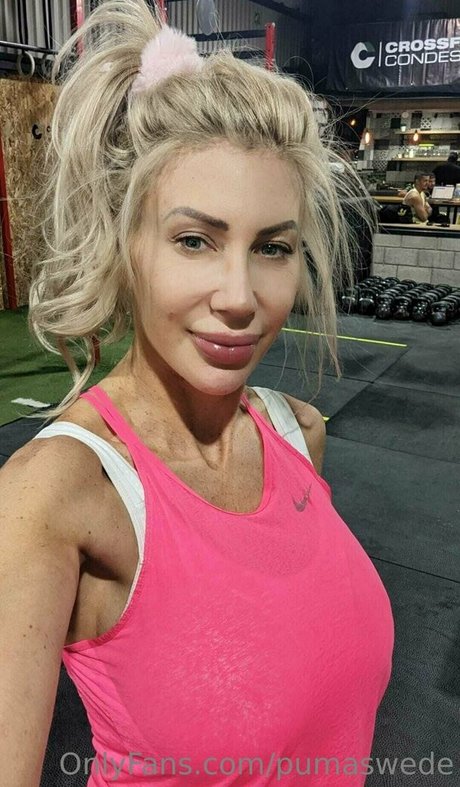 pumaswede modelo desnuda foto