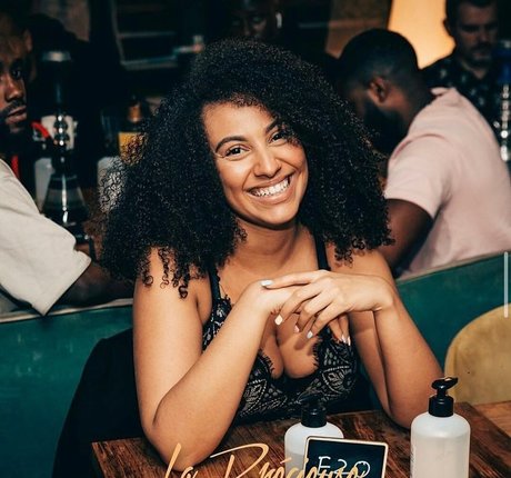 Ines Curly actriz perfecta imágenes