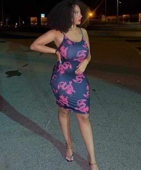 Ines Curly star du porno chaud photos