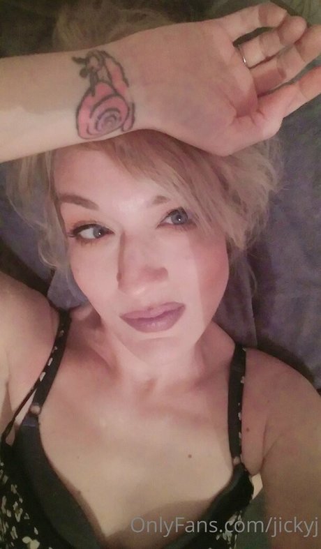 jickyj belle actrice galerie