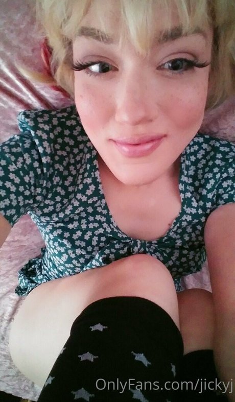 jickyj modelo superior fotos