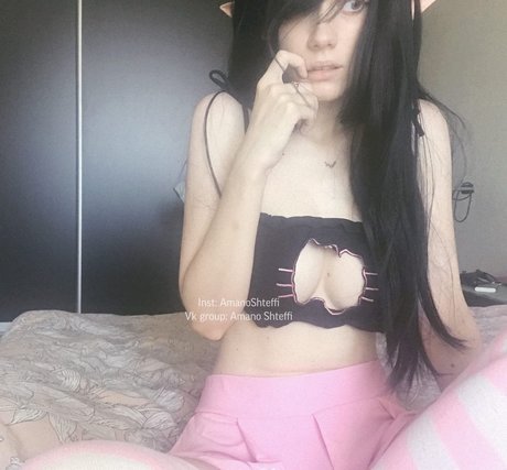 AmanoShteffi naked model image