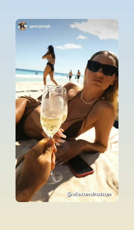 Alexandra Stan hermosa actriz foto