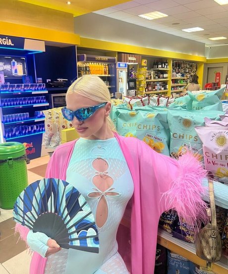 Alexandra Stan modèle hd photo