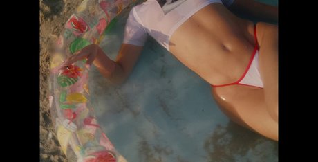 Alexandra Stan actrice de grande qualité photos