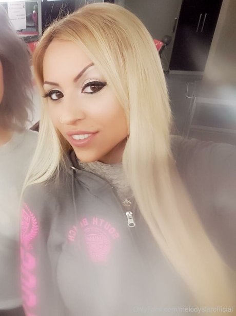 melodystarofficial estrella hermosa foto