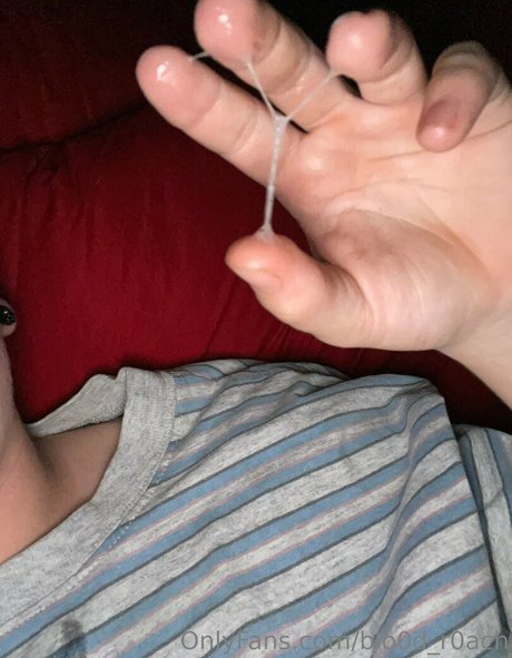 blo0d r0ach star naked picture
