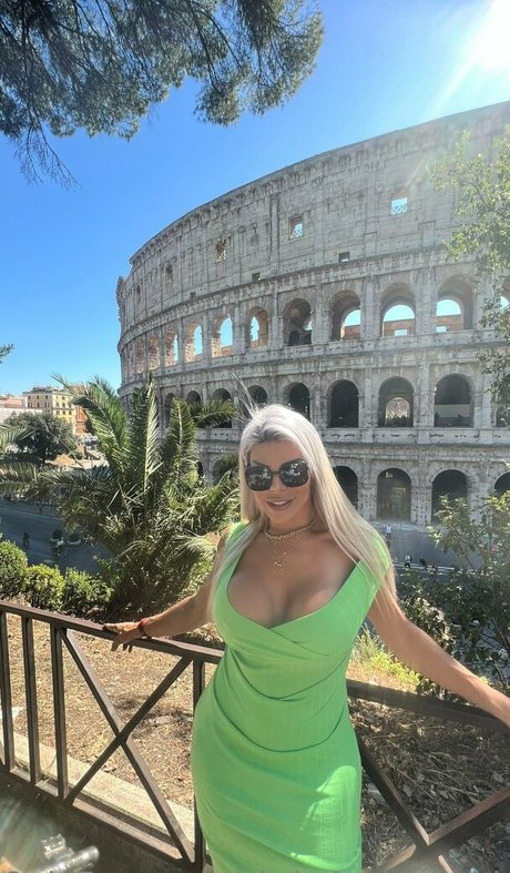 christinebigboobes buena estrella porno foto