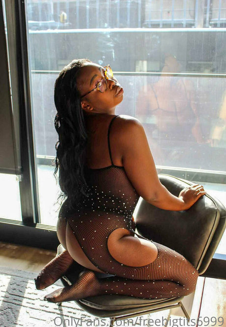 freebigtits6999 modèle joli photo