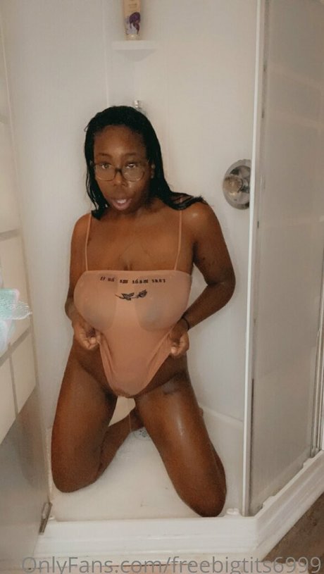 freebigtits6999 top star photo