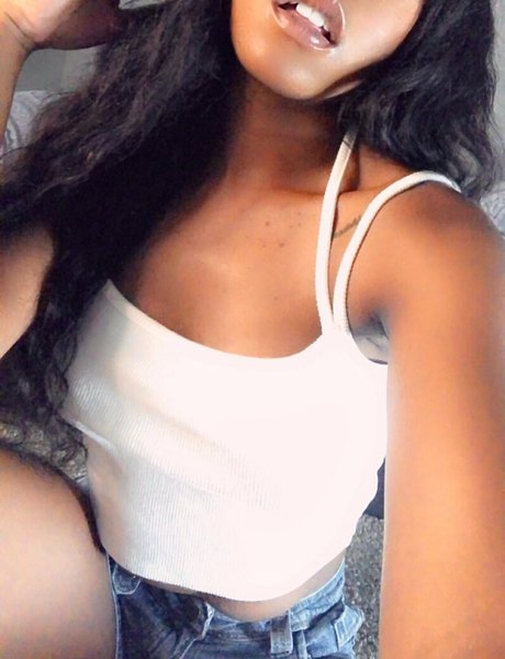 aprilraeee modèle adulte img