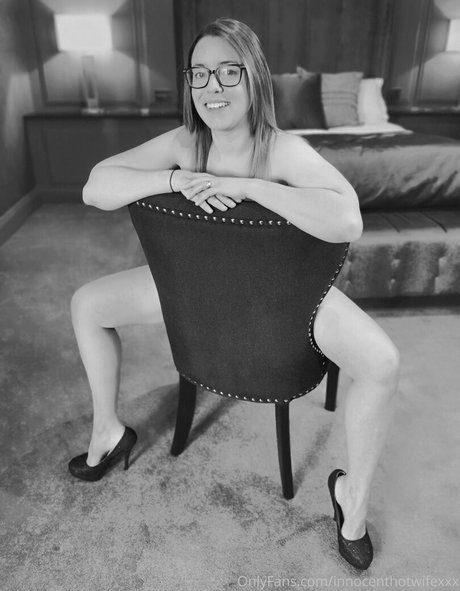 Innocenthotwifexxx modelo atractivo archivo