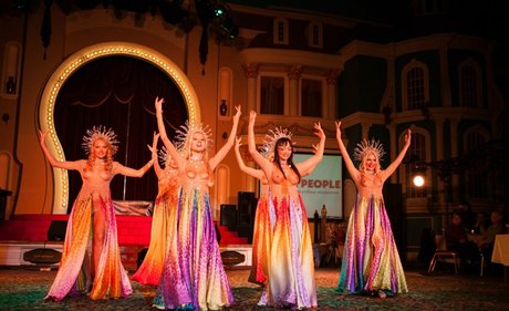 Gogo Stripper étoile xxx des photos