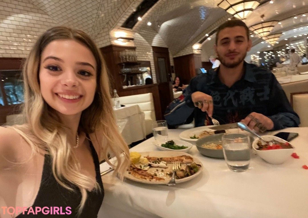 maybemollyy pornstar naked photo