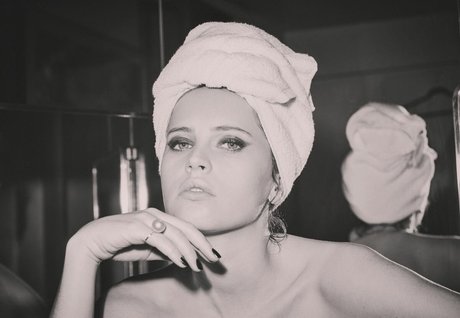 Felicity Jones star du porno sympa des photos