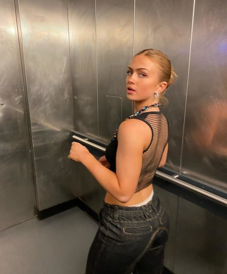 Maisie Smith modèle joli photo