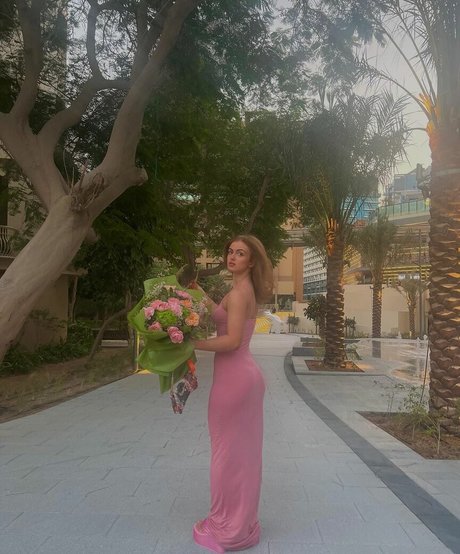 Maisie Smith modelo desnudos archivo