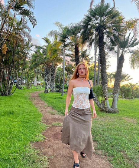 Maisie Smith estrella adulta foto