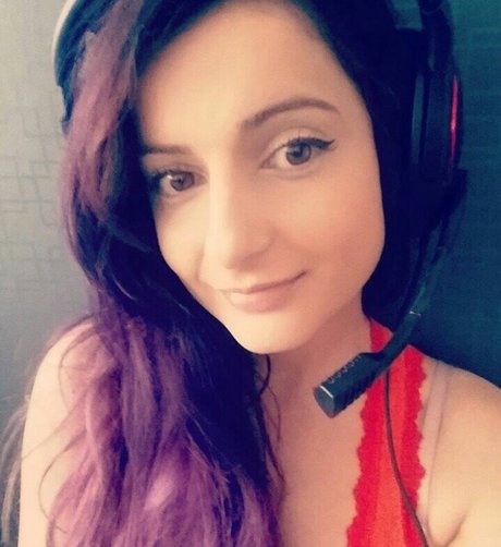 AnnieFuchsia actrice érotique photos