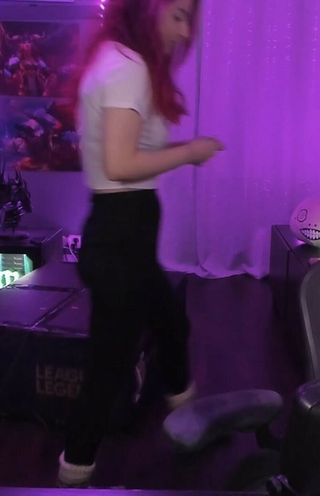 AnnieFuchsia actrice hd photos