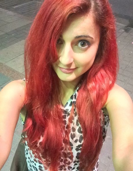 AnnieFuchsia hermosa estrella porno imágenes