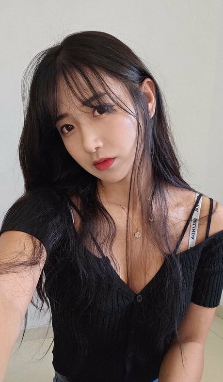jinnytty exclusive actress photo