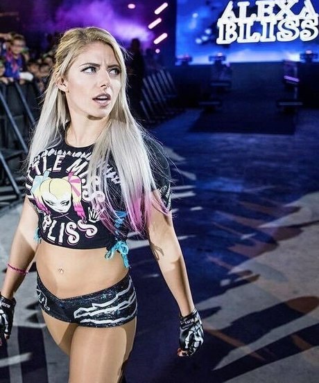 Alexa Bliss hermosa estrella imagen
