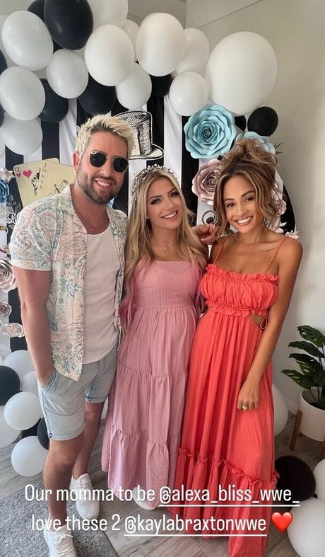 Alexa Bliss hermosa modelo galería