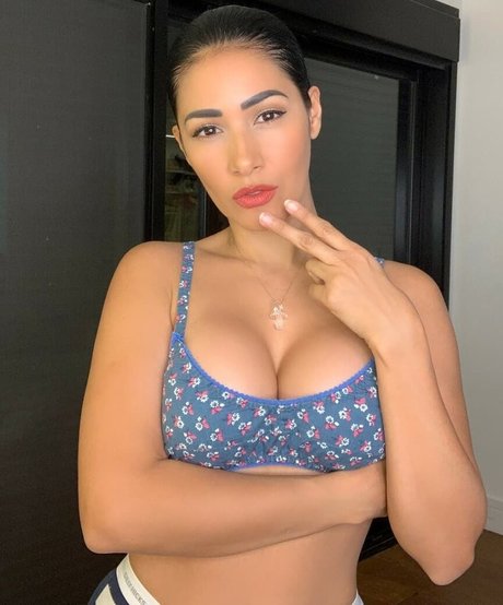 Simaria modelo xxx galería