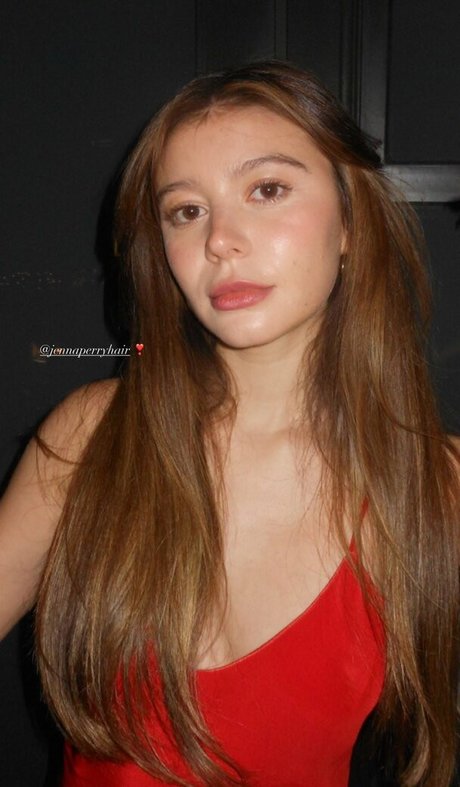 Genevieve Hannelius art modèle photos