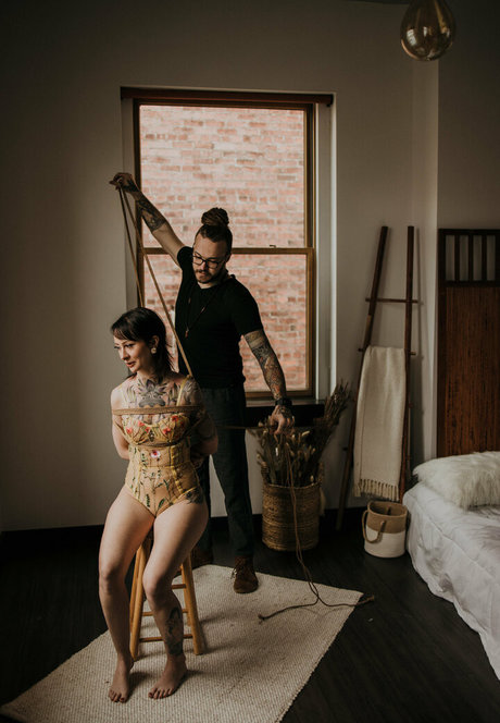 akatsuki shibari modelo de alta definición foto