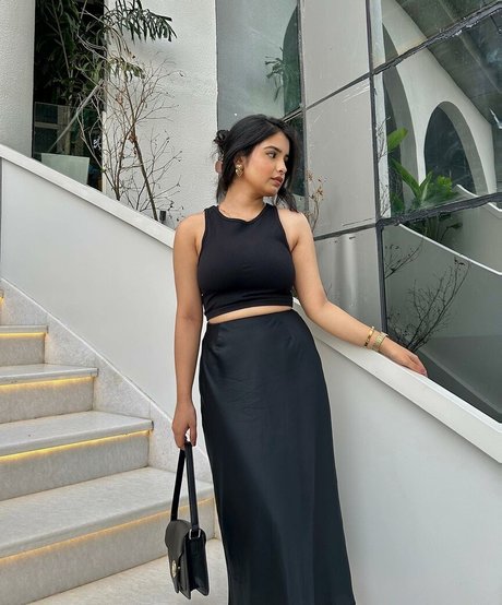 Aarushi Abrol top model pictures
