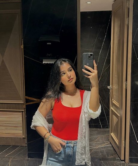 Aarushi Abrol art actress pic