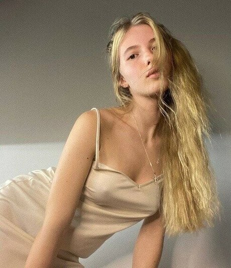 Alena Barhalenko art pornstar pics