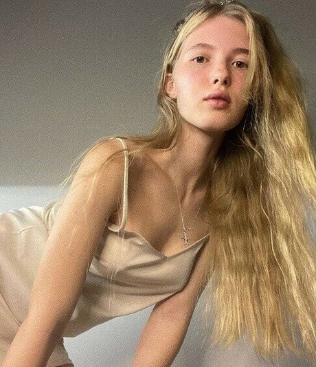 Alena Barhalenko estrella agradable archivo