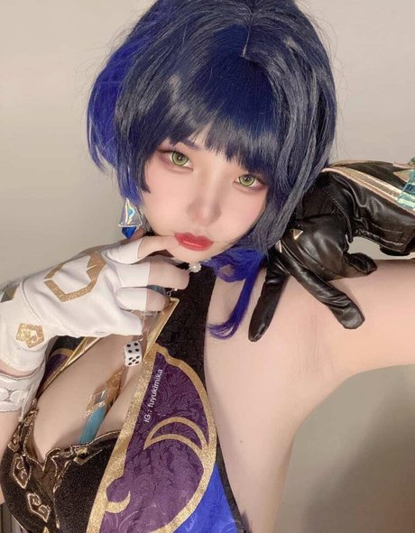 fuyukimika actriz desnuda galería