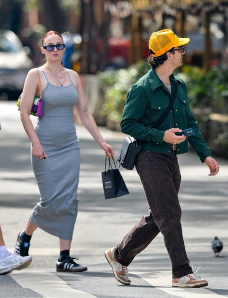 Sophie Turner pornographic actress gallery