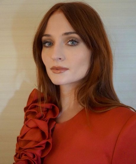 Sophie Turner nus étoiles photos