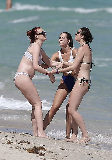 Sophie Turner erotic star images