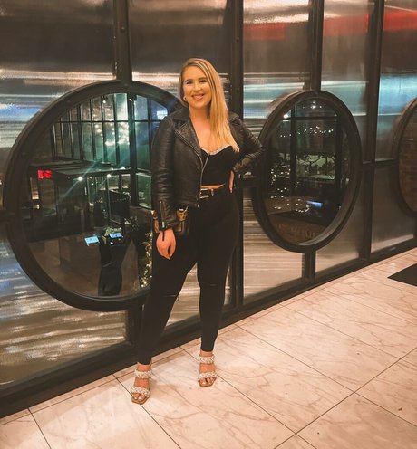 Sophie Turner estrella porno agradable galería