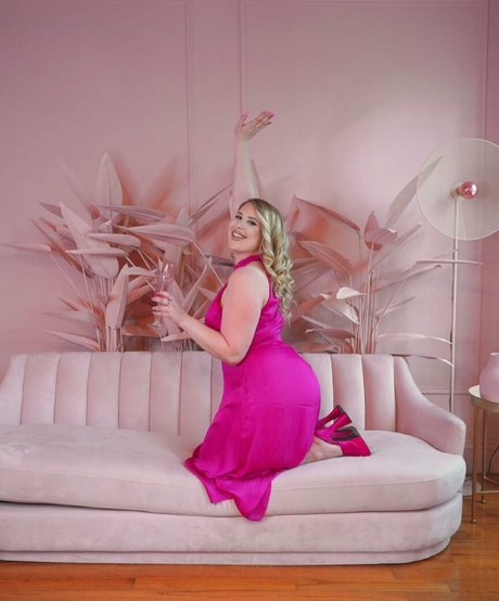 Sophie Turner actriz caliente archivo