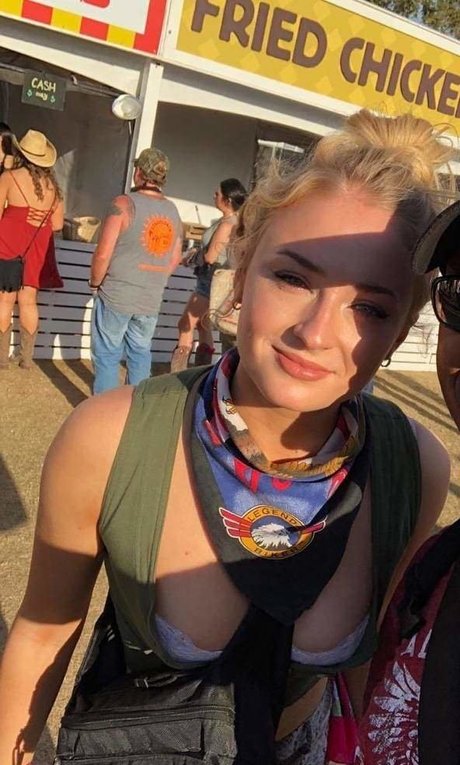 Sophie Turner beau modèle photos