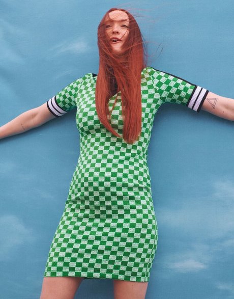 Sophie Turner modèles nus photo