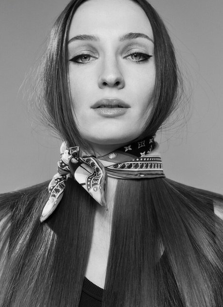 Sophie Turner star du porno gratuit image